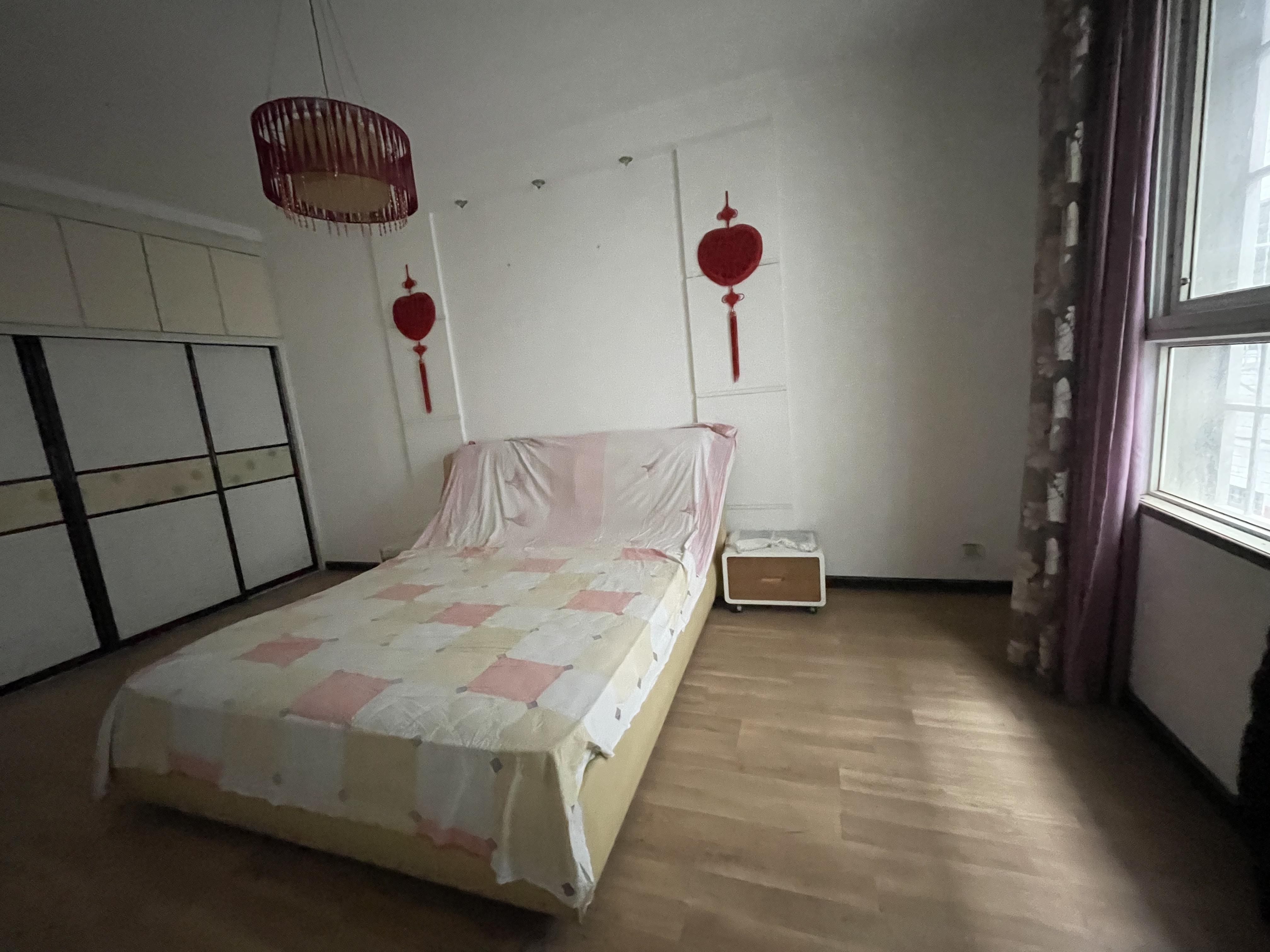 日报对面私房2杆3层好出租自住旁边好停小车