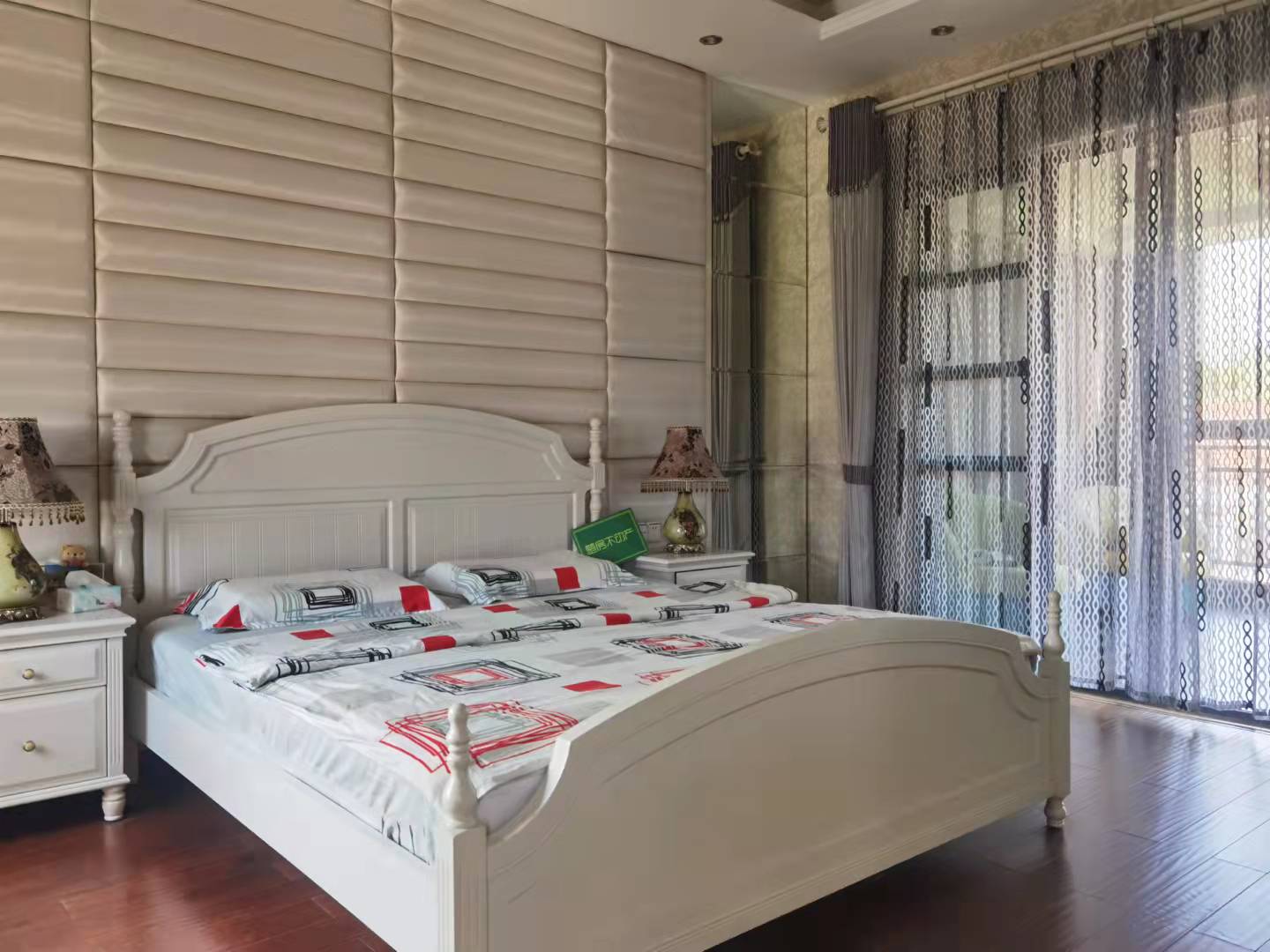 西郊庄园乡野别墅乡村花园壕装联排别墅，一线水景，装修花了100多，养花养草可钓鱼