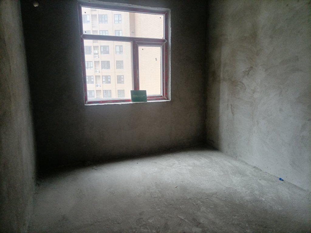 沔阳公馆毛坯四房南北通透户型方正看房方便诚心出售