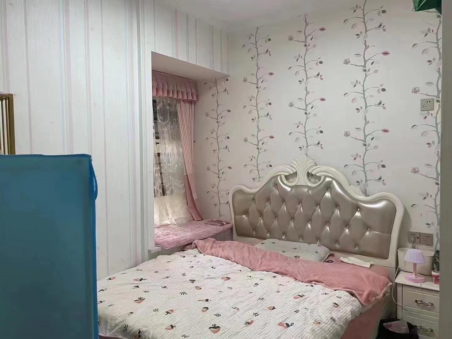 业主亏本急售，城南精装四房，配套齐全，中间楼层，南北通透，证满二