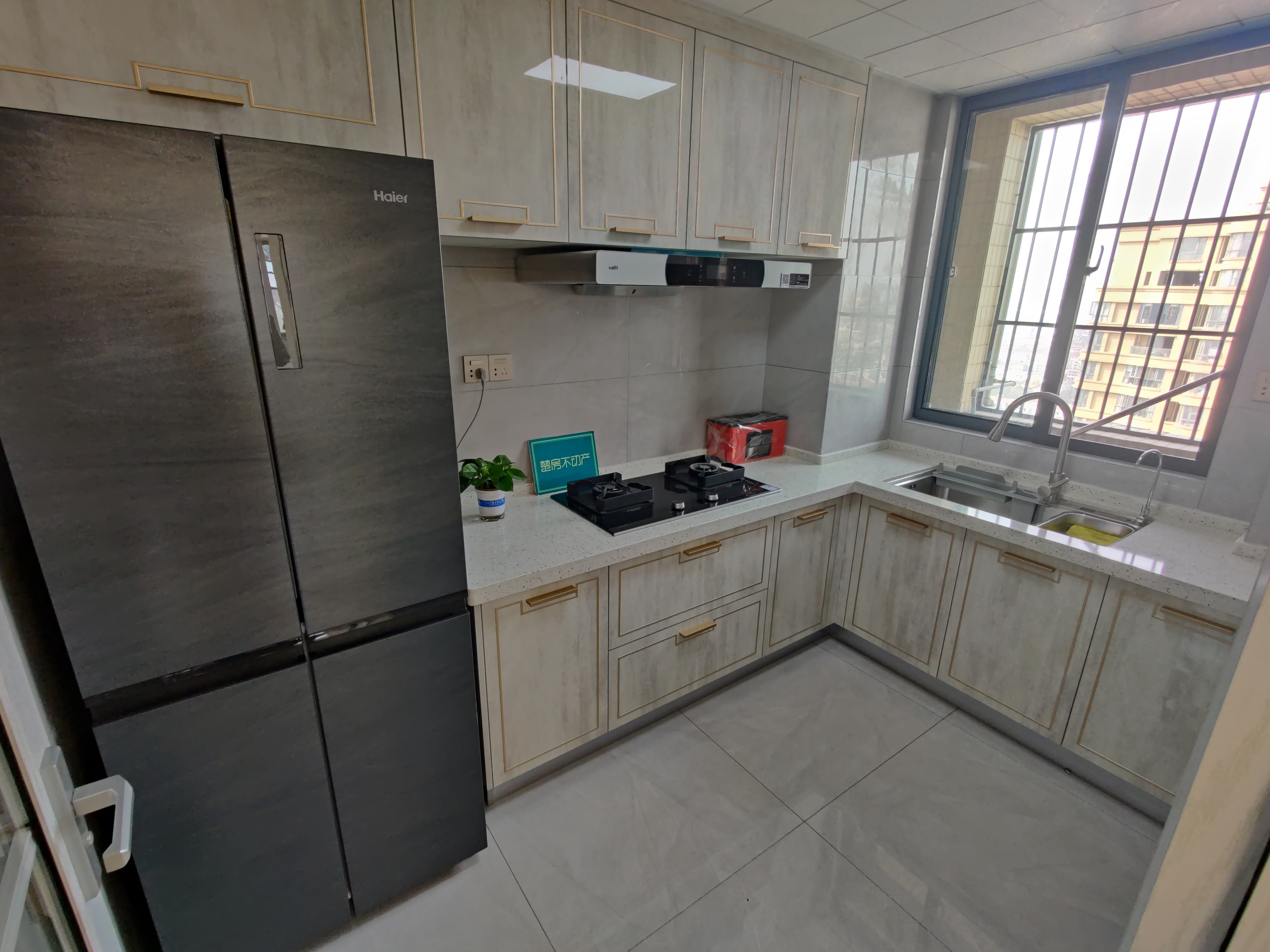 御台公馆全屋定制全屋品牌家私家电一天未住全屋中央空调有赠送面积房东亏本卖