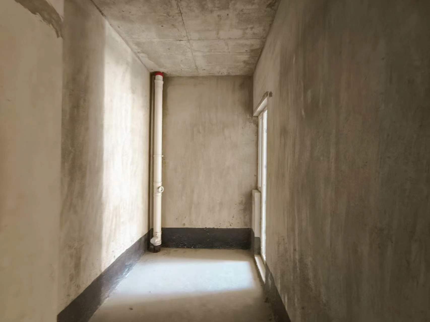 银湖城.毛坯三房.证件满二.看房方便