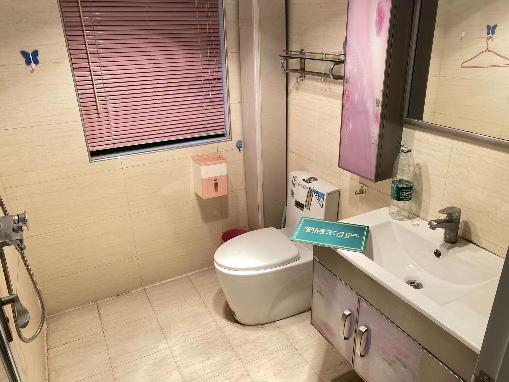 金宇苑精装大三房，采光视野蛮好。楼层好