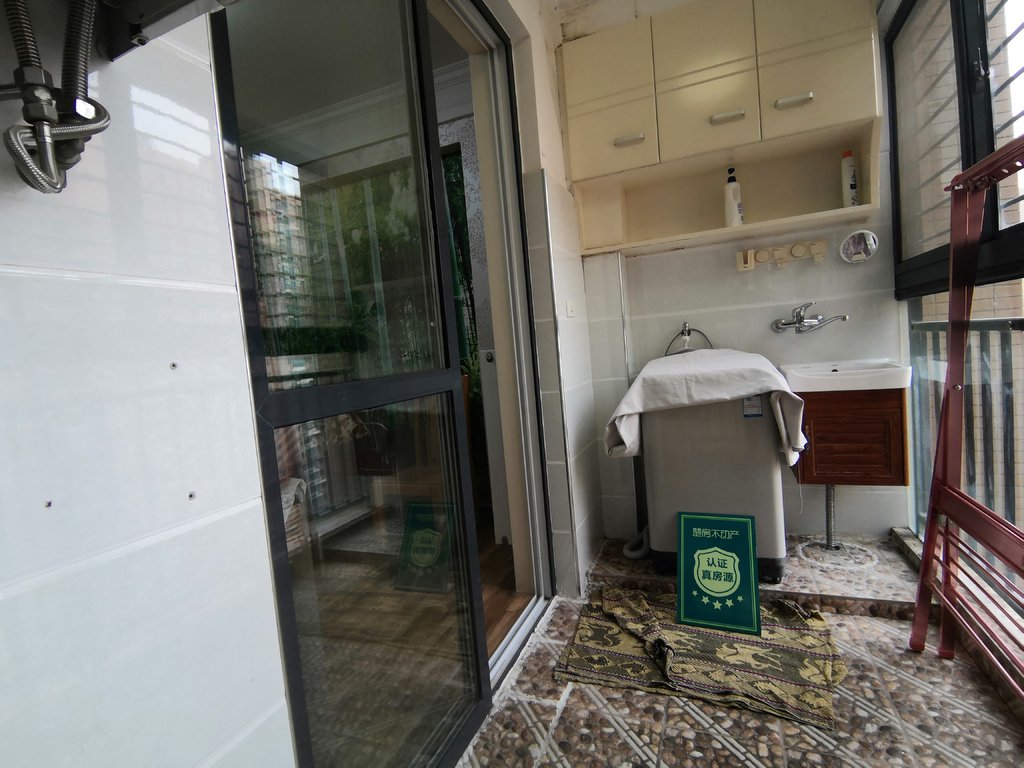 翰林公馆好房出租精装两房全屋复合地板实木家具暖气片家电齐全拎包入住