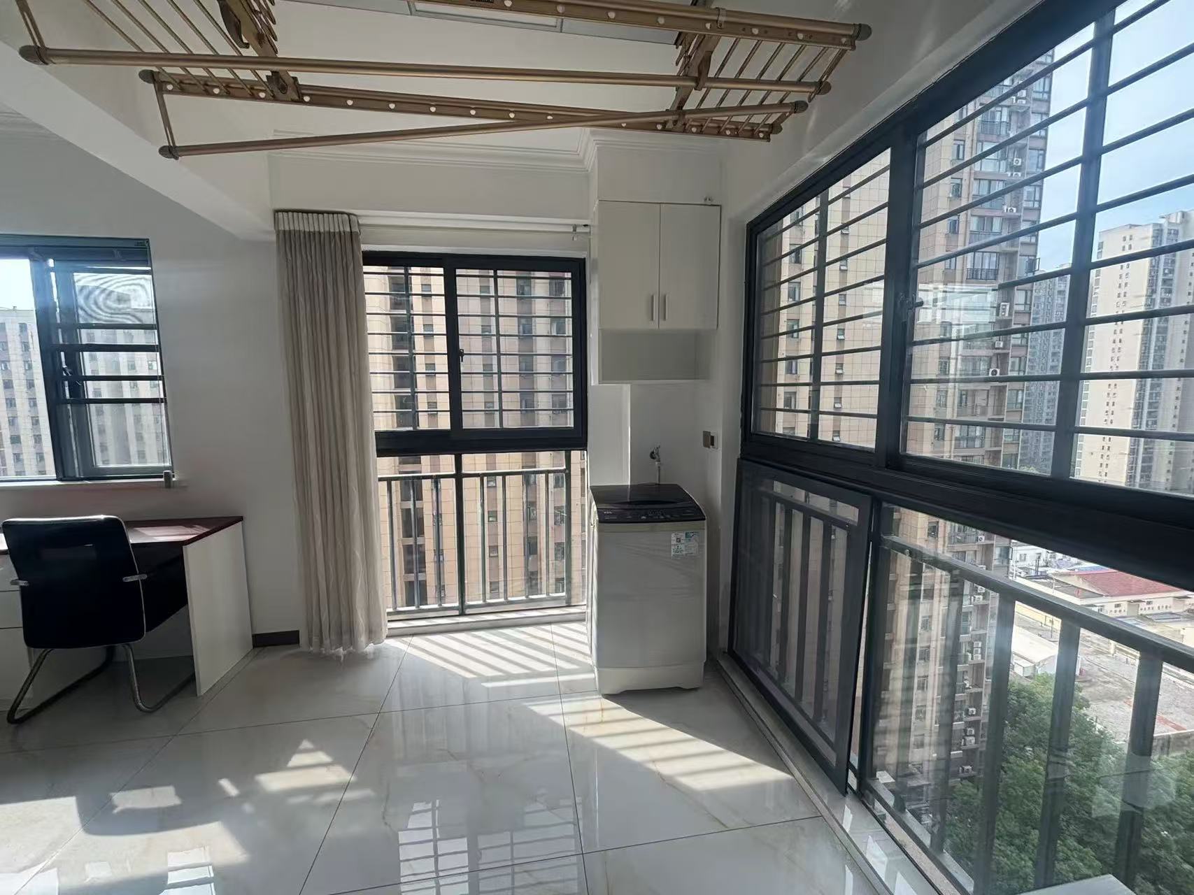 城南，元套未来城A区，精装单价4700，中间楼层，证件满二，