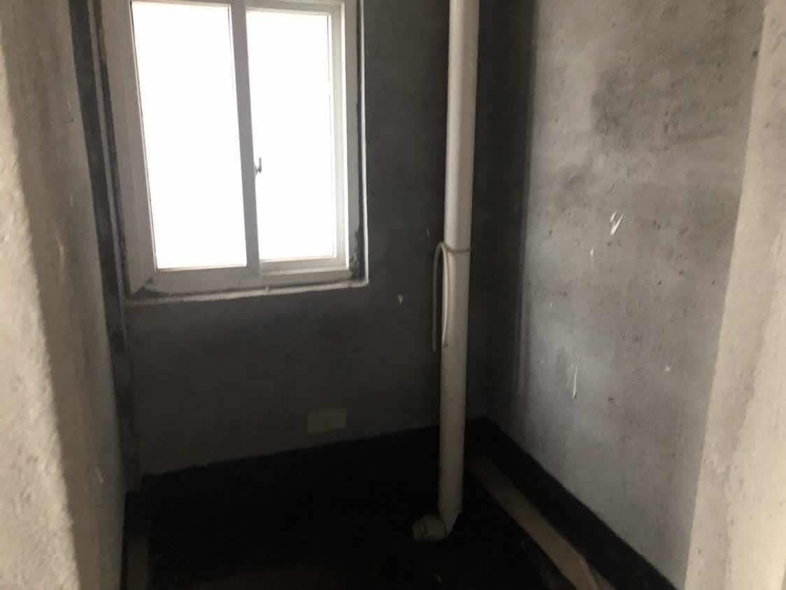 碧桂园旁，现代明珠新城，全新毛坯，诚意出售，看房有钥匙