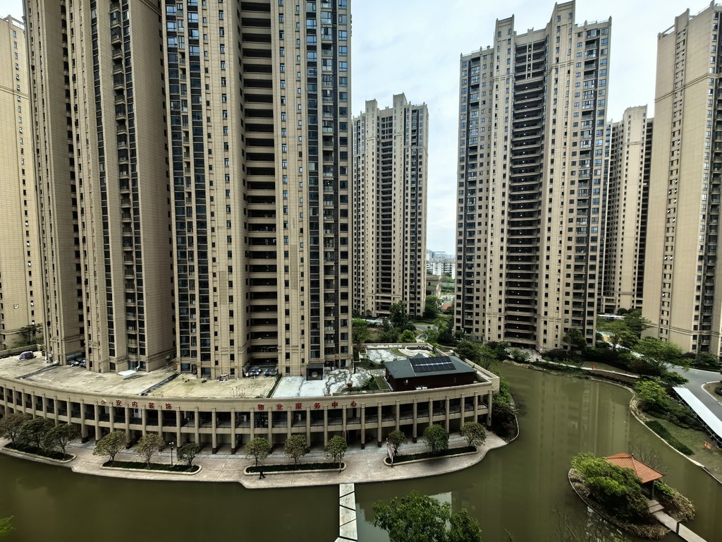 御湖世家.湖景3房.证满2年.送地下车位