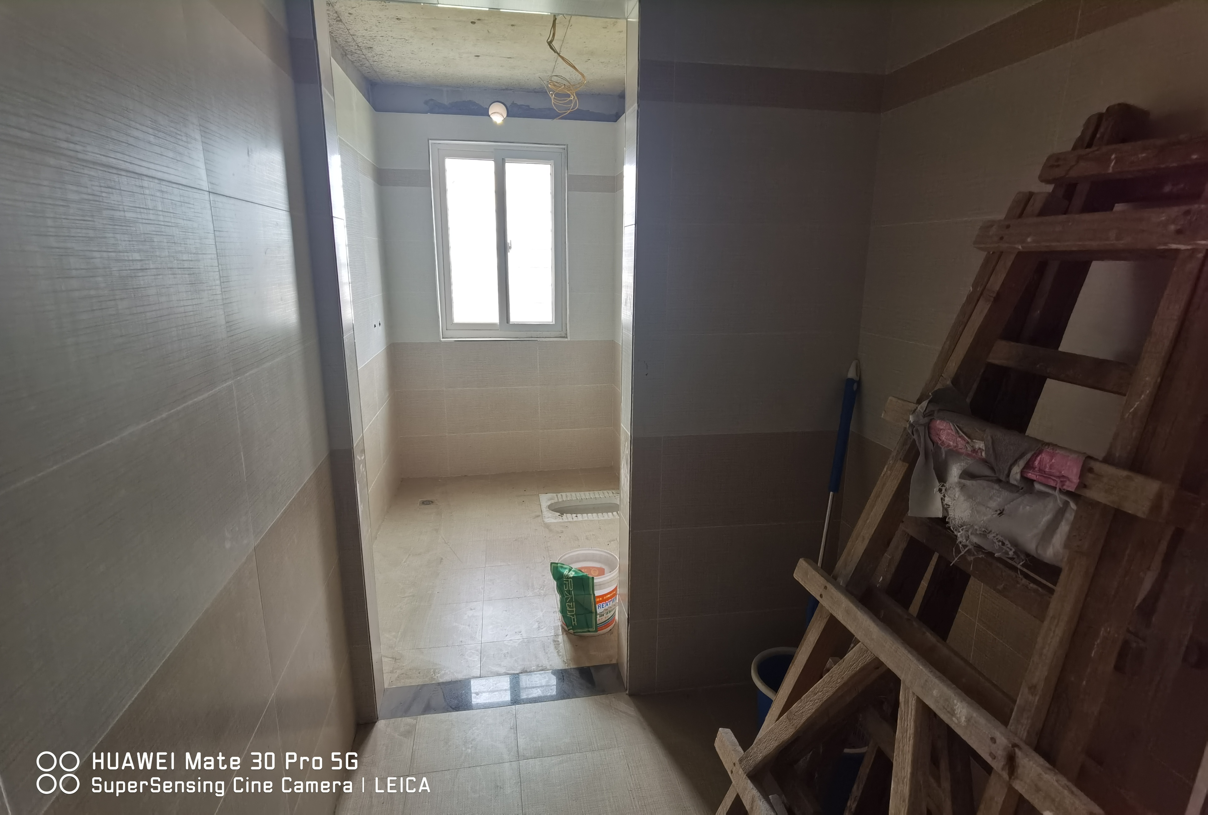 漫城林语半装修中间楼层看房方便小区环境不错出门就是伊众来电咨询吧