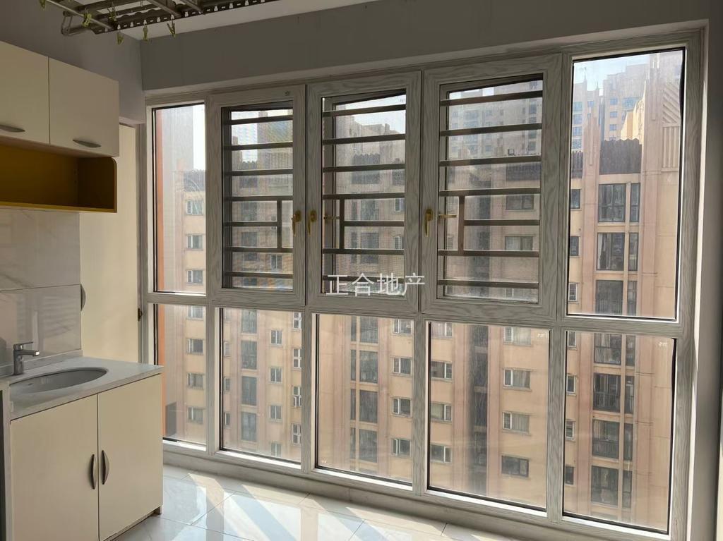 捡漏，满‮春庭‬，电梯小‬高层，好楼层16楼，东边户，​精装三房，​送‬车位，