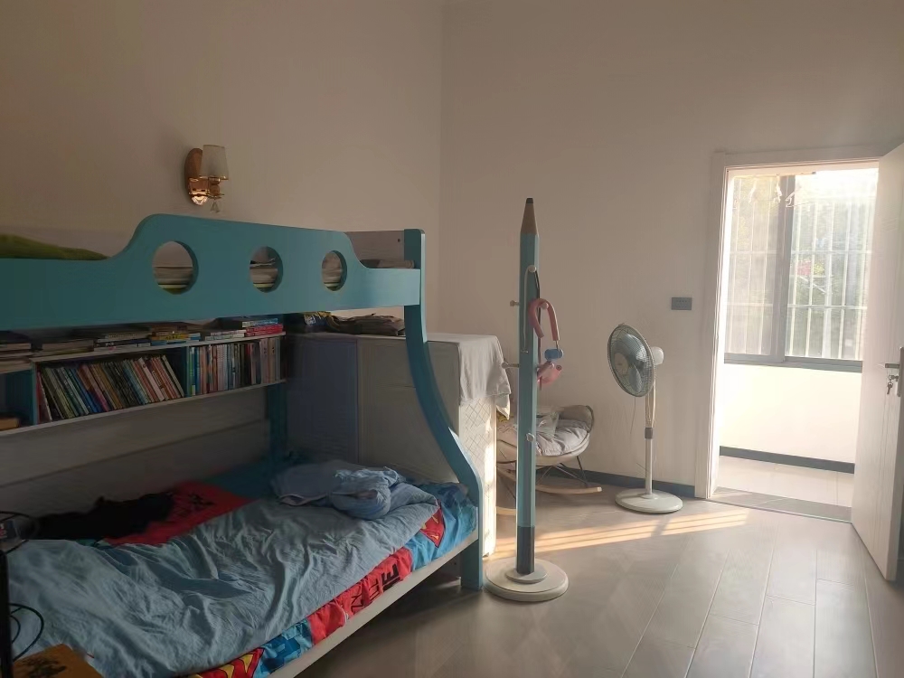 龙华山小學教师宿舍.精装三房.证件满二.看房方便