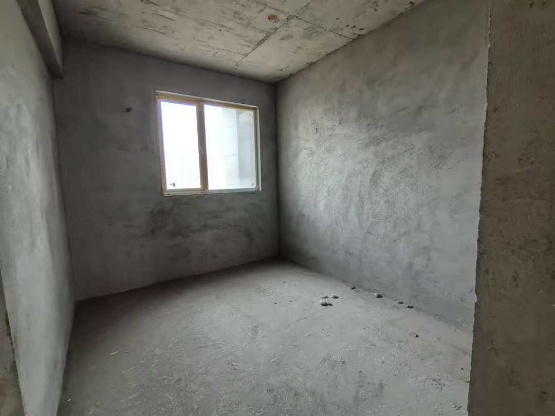 捡漏，城南，蓝天新城，电梯12层，送一个车位，证满二