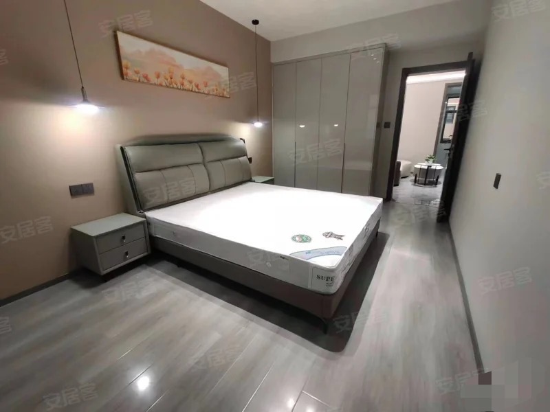 降价了，仙商附近，环球旁，配套齐全步梯3楼，精装三房，带大院子，证件齐全，赠送10多个平方