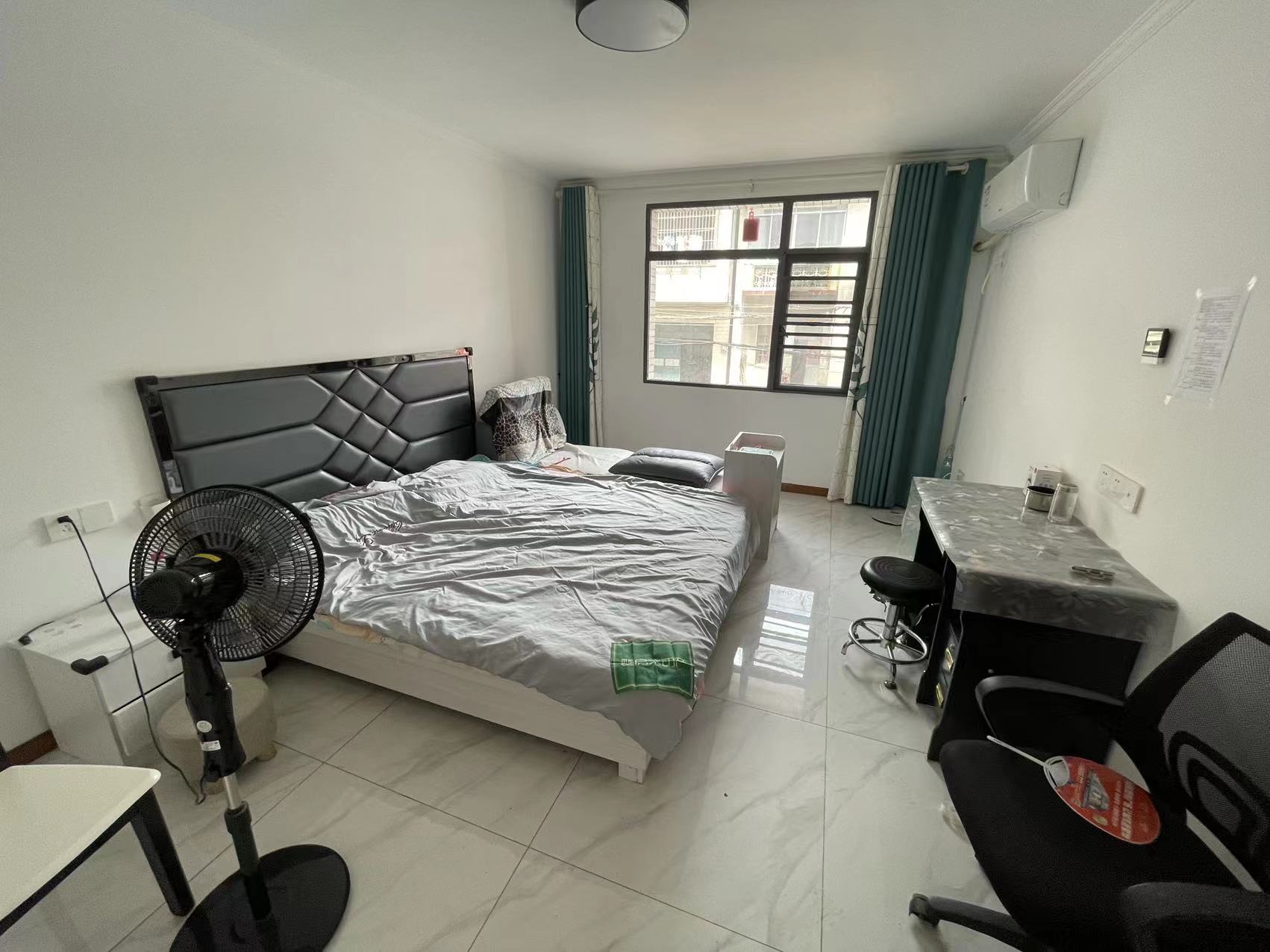 宏达路车站附近桃源居大户型四房看房方便新装修两年家电齐全楼层好