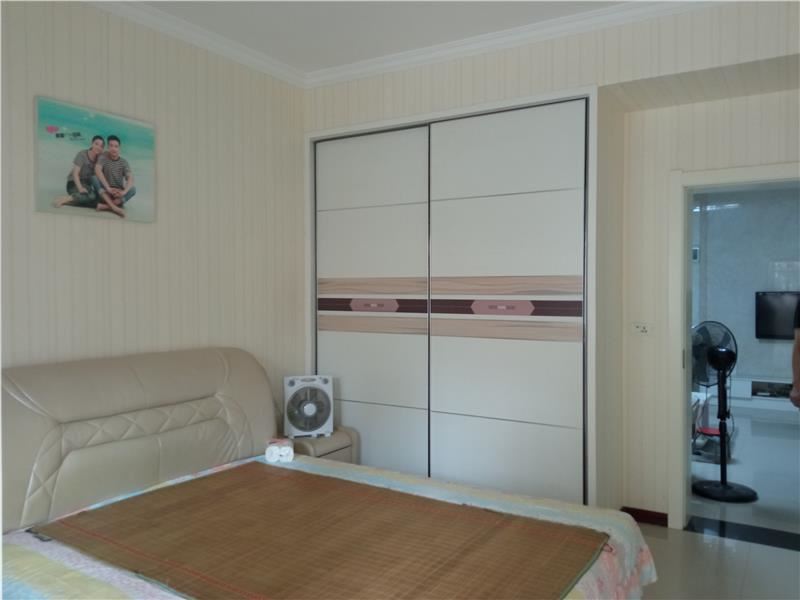 福星城附近城南步梯好楼层，装修成色新，证满两年，过户费低，看房方便