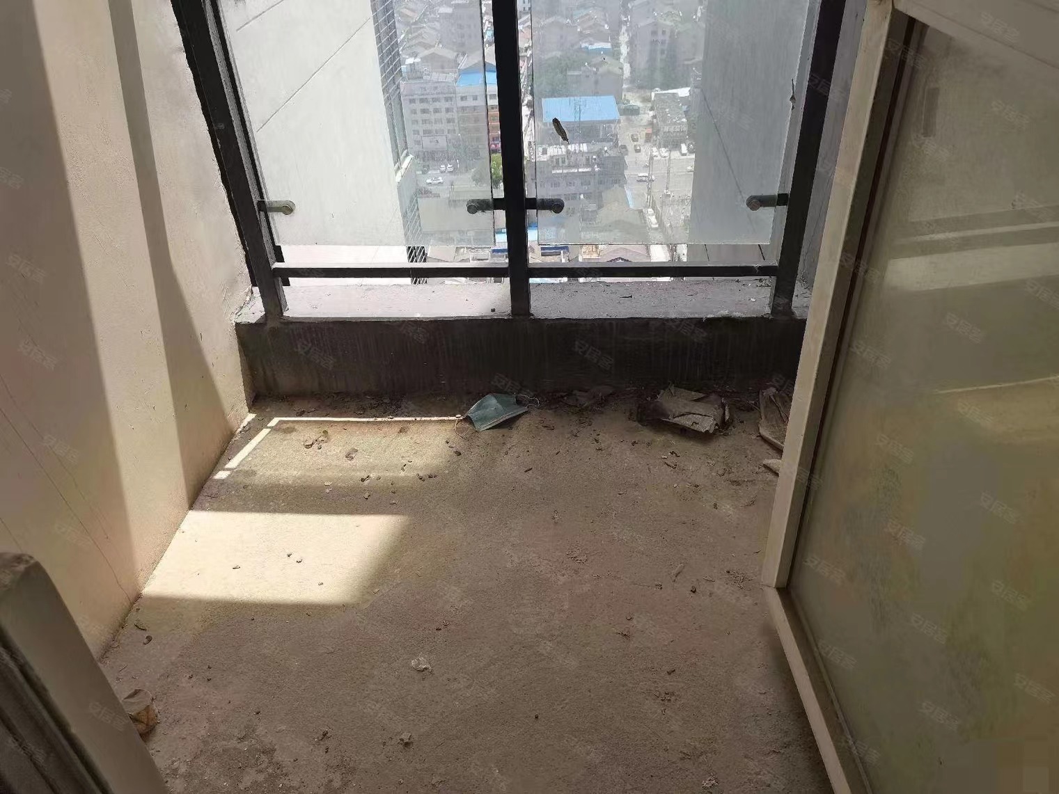 50，房东亏本出，城南，毛坯三房，单价4400​，证满五，电梯好楼层，速度来捡漏