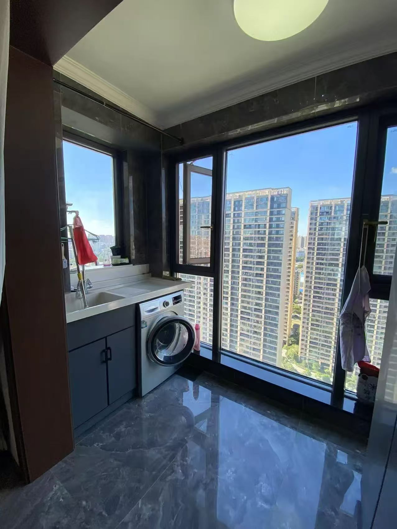 降价了，亏本出，城南，领秀城，凤凰层，东边户，全屋品牌装修，带车位，证满二