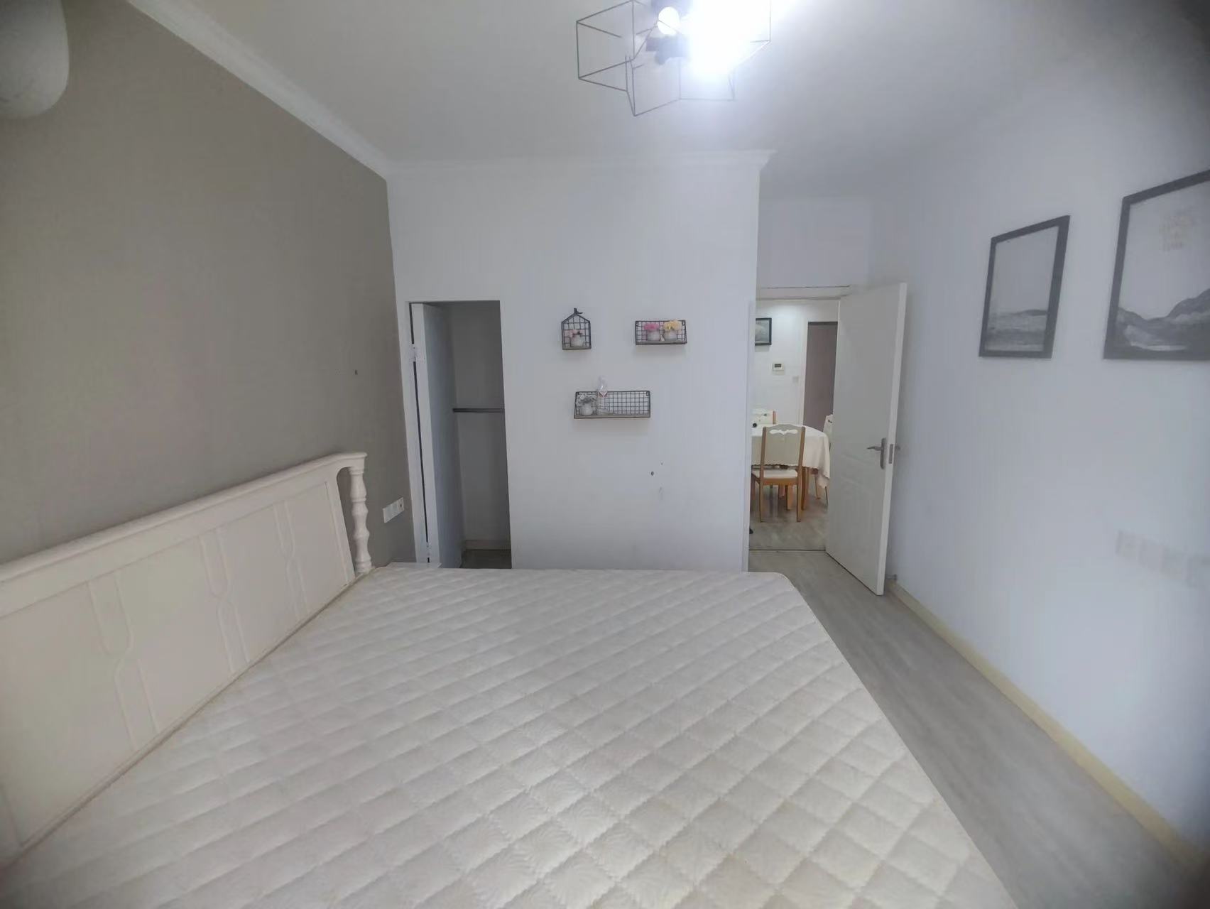 城西，满庭春，精装大两房，电梯好楼层，证满二，诚心出售