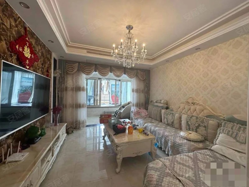 城南元泰未来城，三中门口，带大露台和阳光房，精装3房2卫，保养9成新，拎包即住！