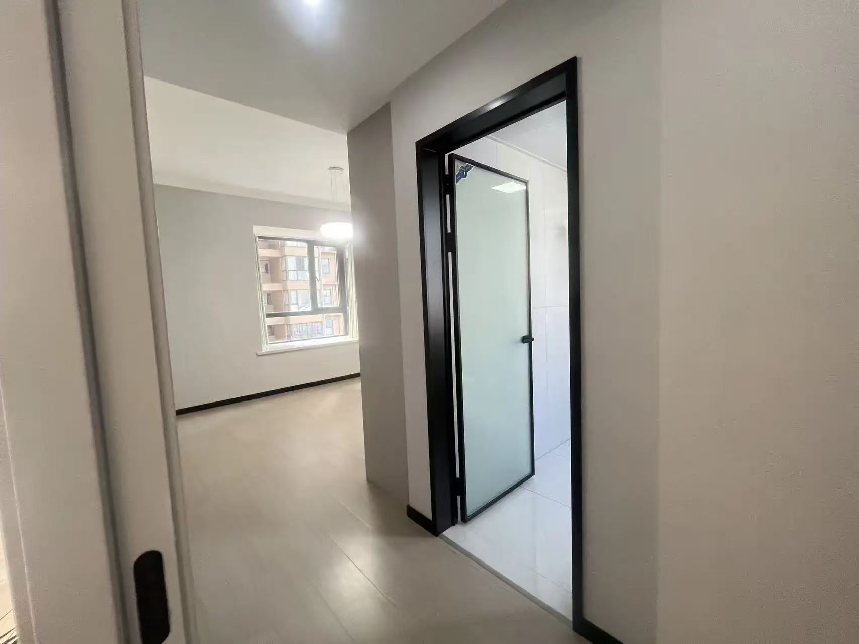 风和日丽三中旁，精装三房，边户，好楼层11楼，单价4字头，诚心出售