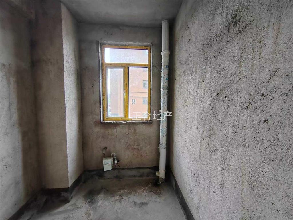 急售，职院附近，沔阳天泽园，毛坯两房，电梯小高层，边户，证满二，价格可谈