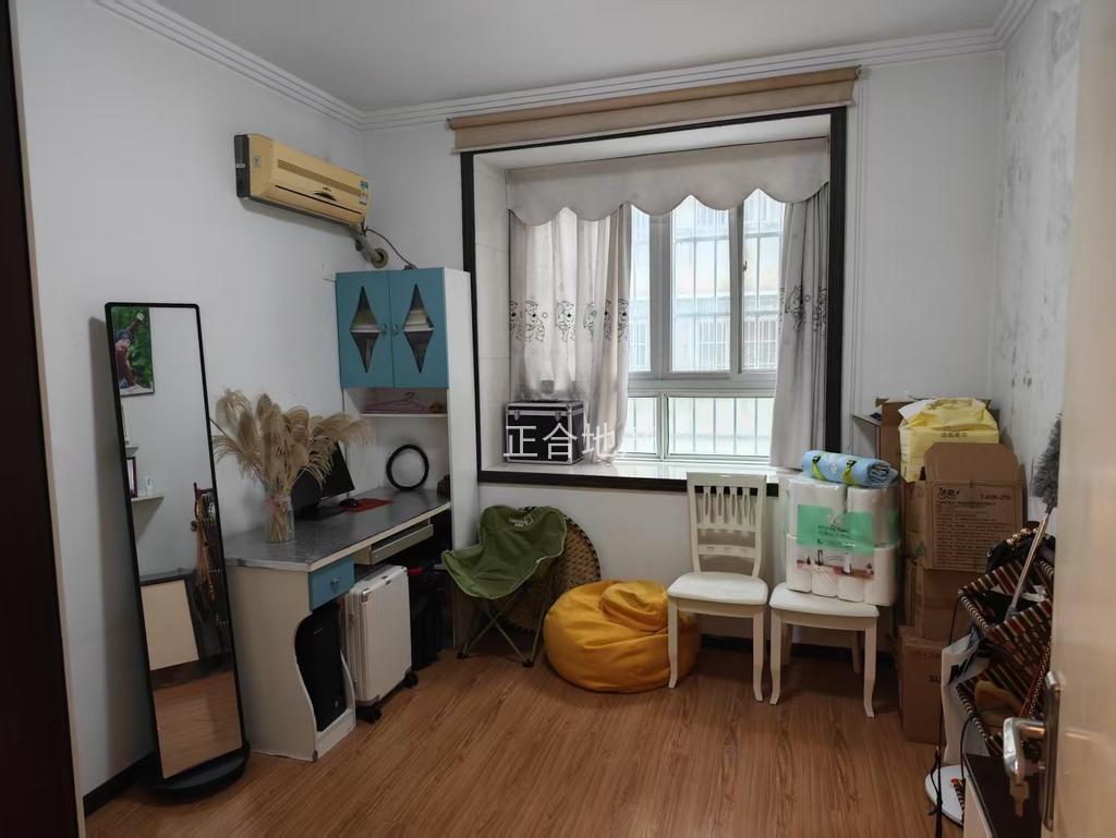 急售，西桥附近，精装大三房，步梯二楼，成色新，单价低，拎包入住