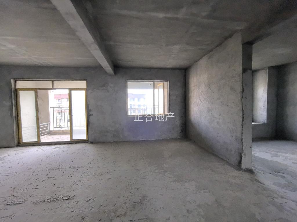 新城名都，边户大三房136平，中高楼层，送车位