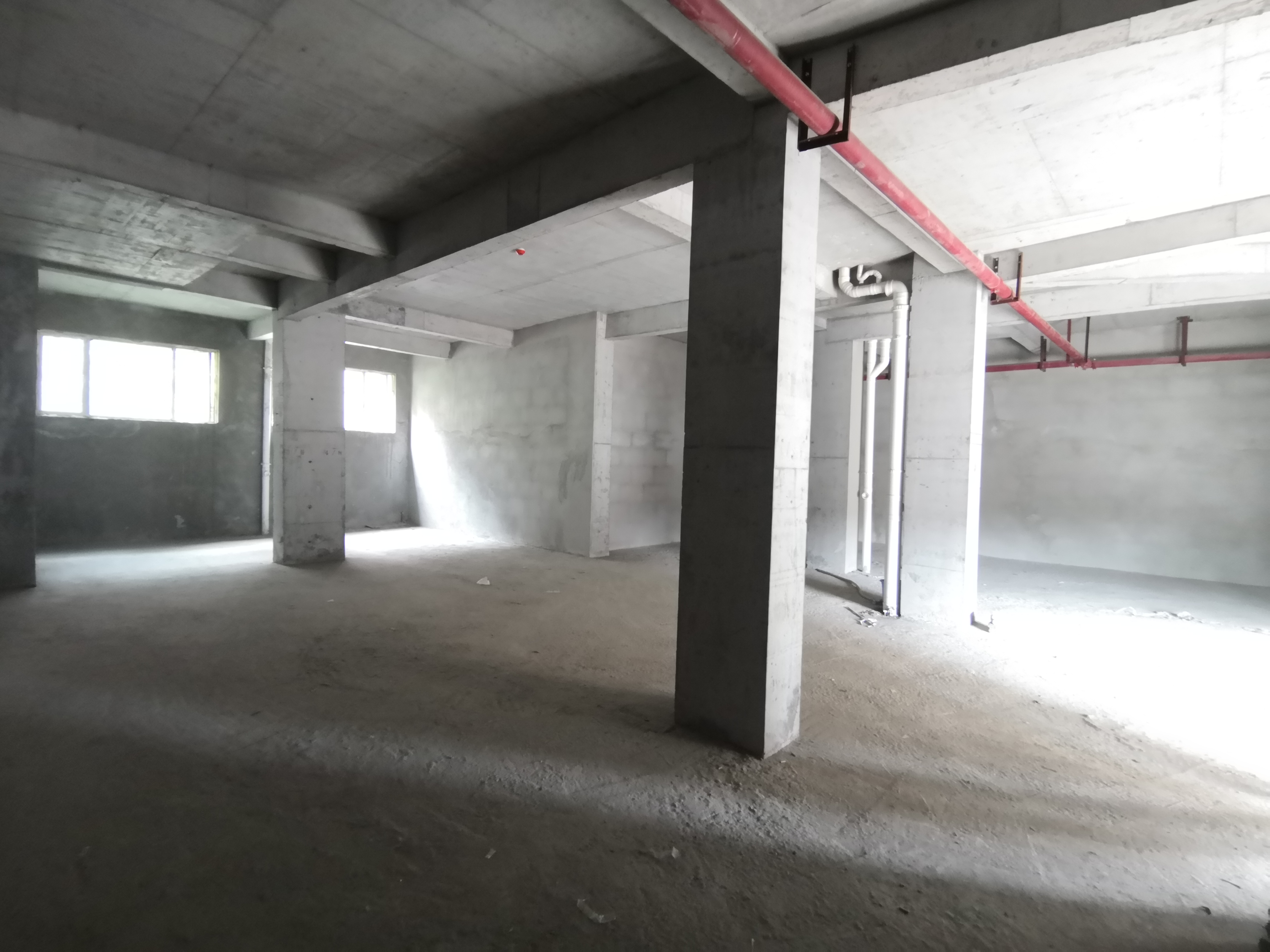 商铺出租：时代天骄南大门位置不消多说的四杆154平限业态