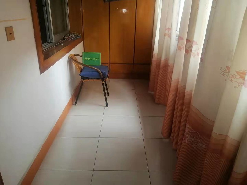 花园酒店仙运集团宏运名居旁步梯2楼精装修可贷款满5