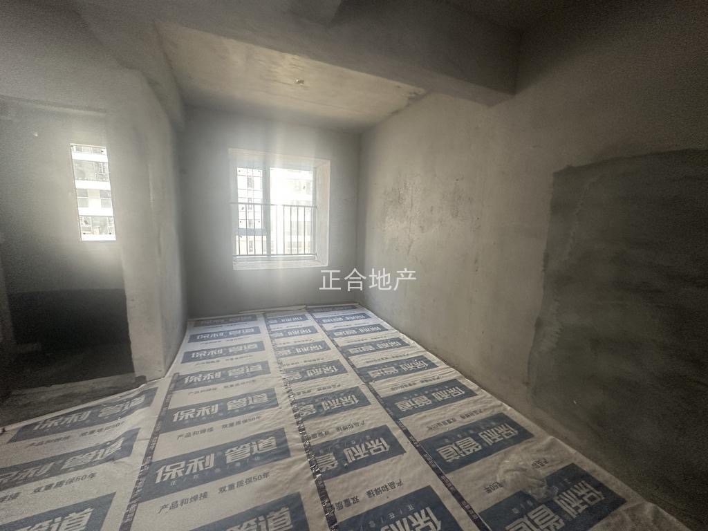 降价了，蓝天花园，电梯小高层，一梯一户，好楼层，南北双阳台，单价6300，看中可谈