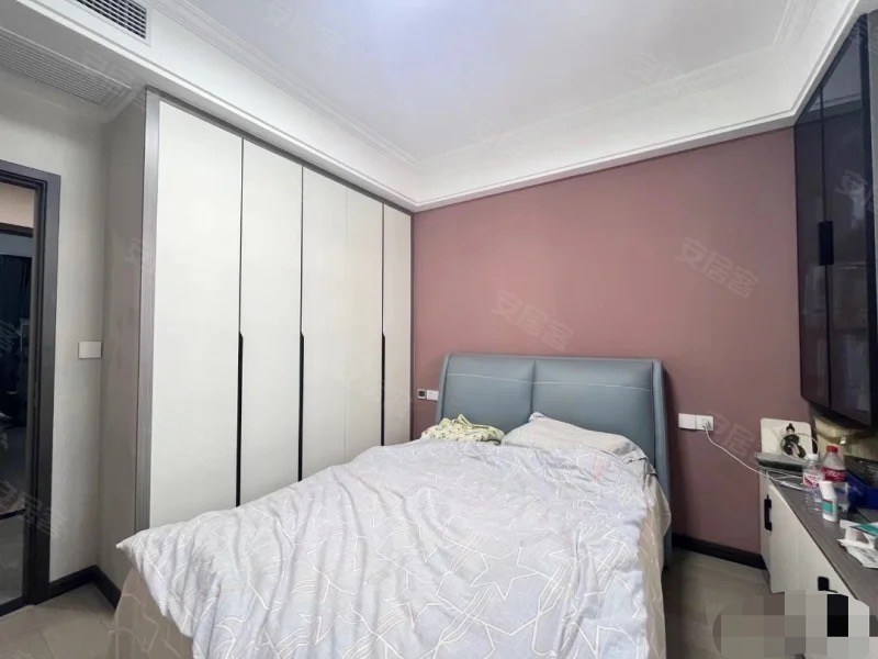 城南，沔阳清华园，电梯花园洋房，1梯2户，总层高7层，好楼层，装修花了40万全送，证满二