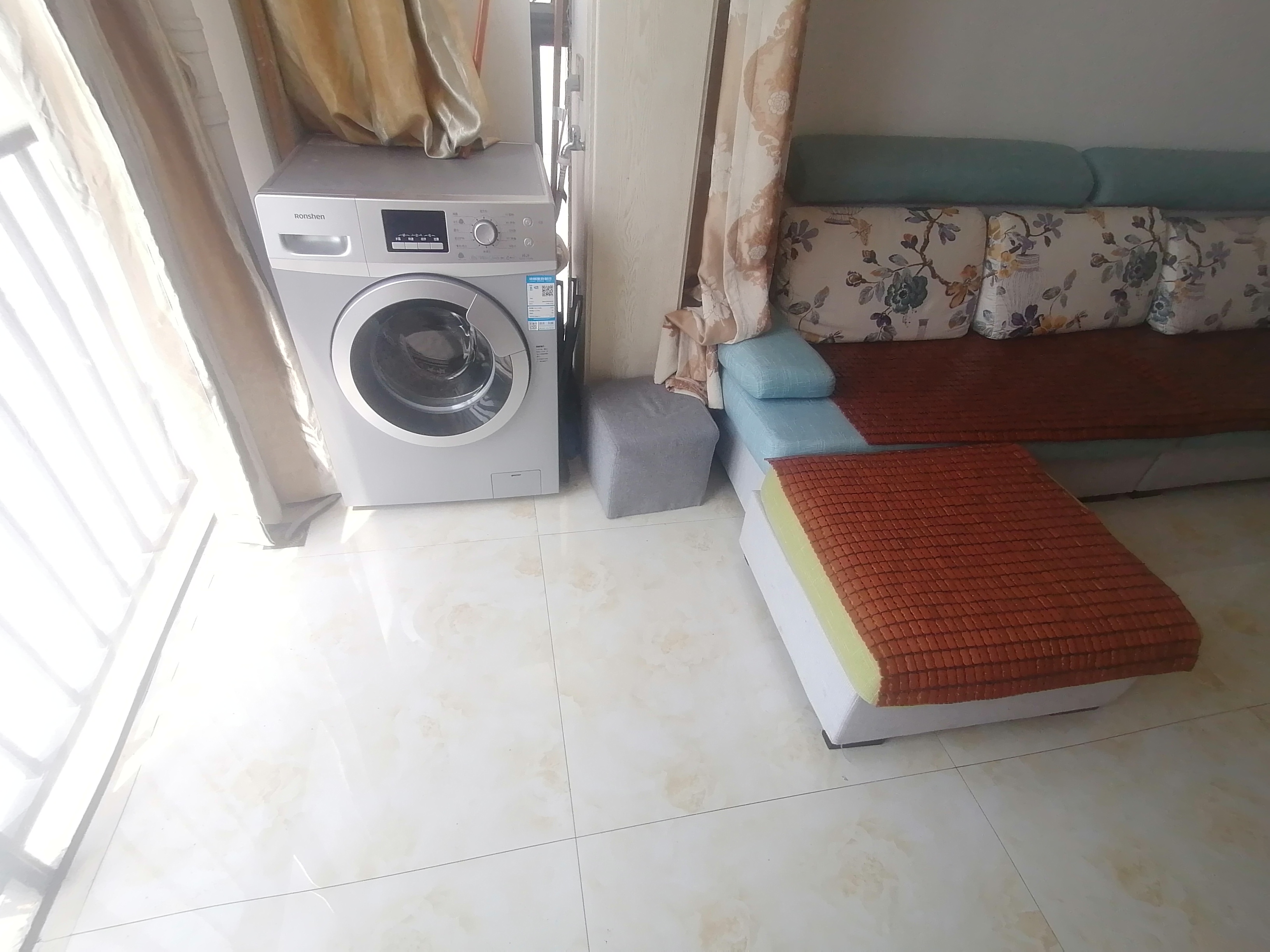 一中对面翰墨苑精装修直接楼层家具家电齐全拎包入住证满2年