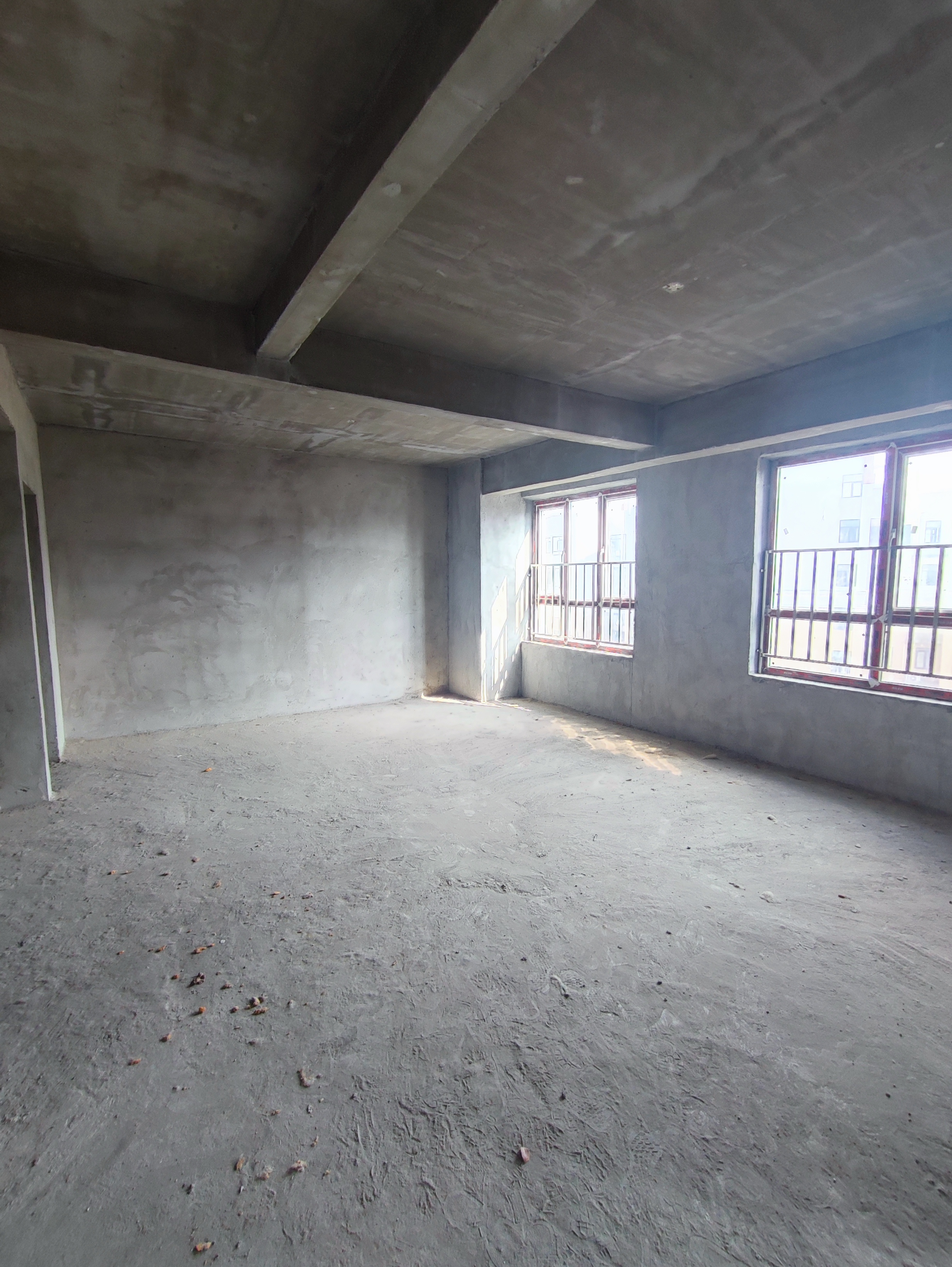 沔阳公馆毛坯三房三开间朝南户型方正采光好