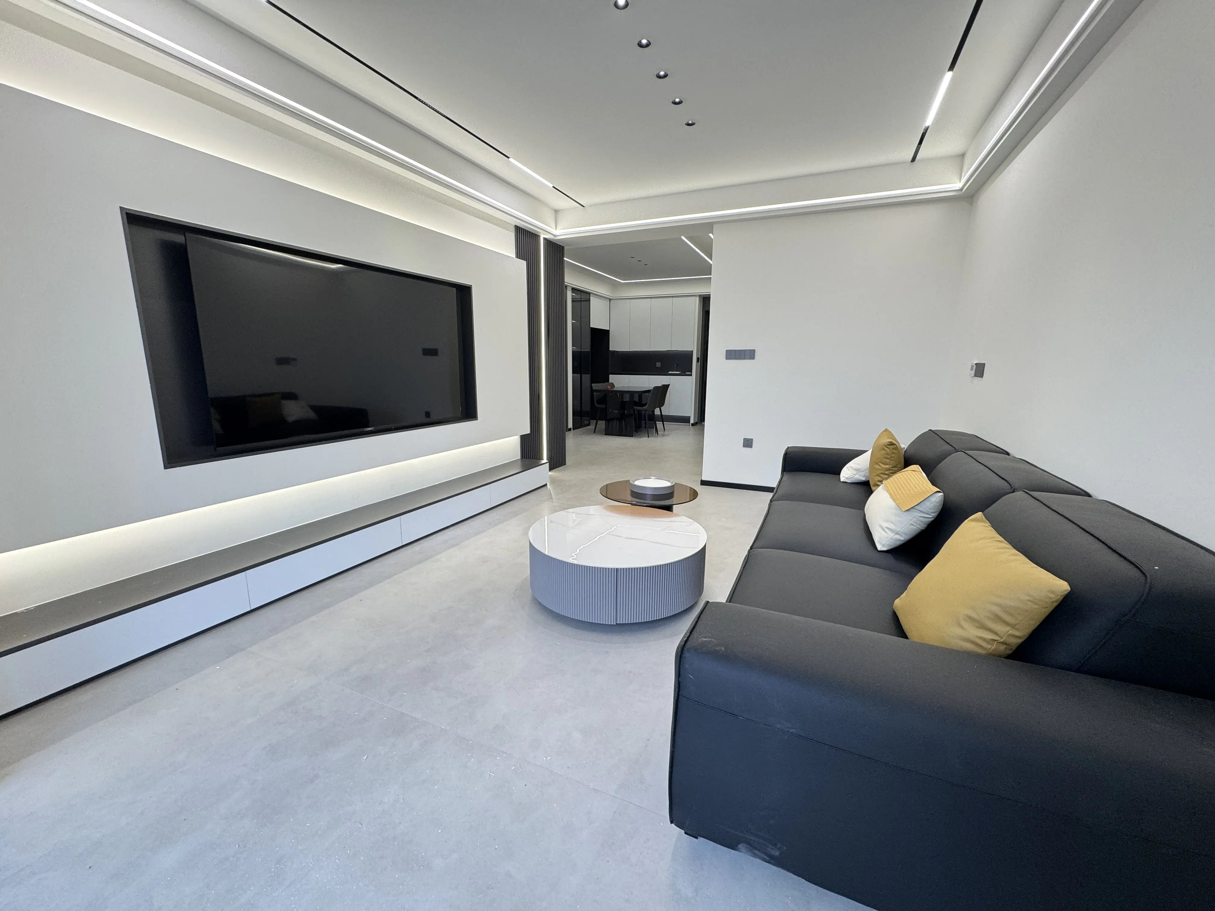 森林国际城3室2厅全新精装修两证全支持按揭贷款，优价出售！