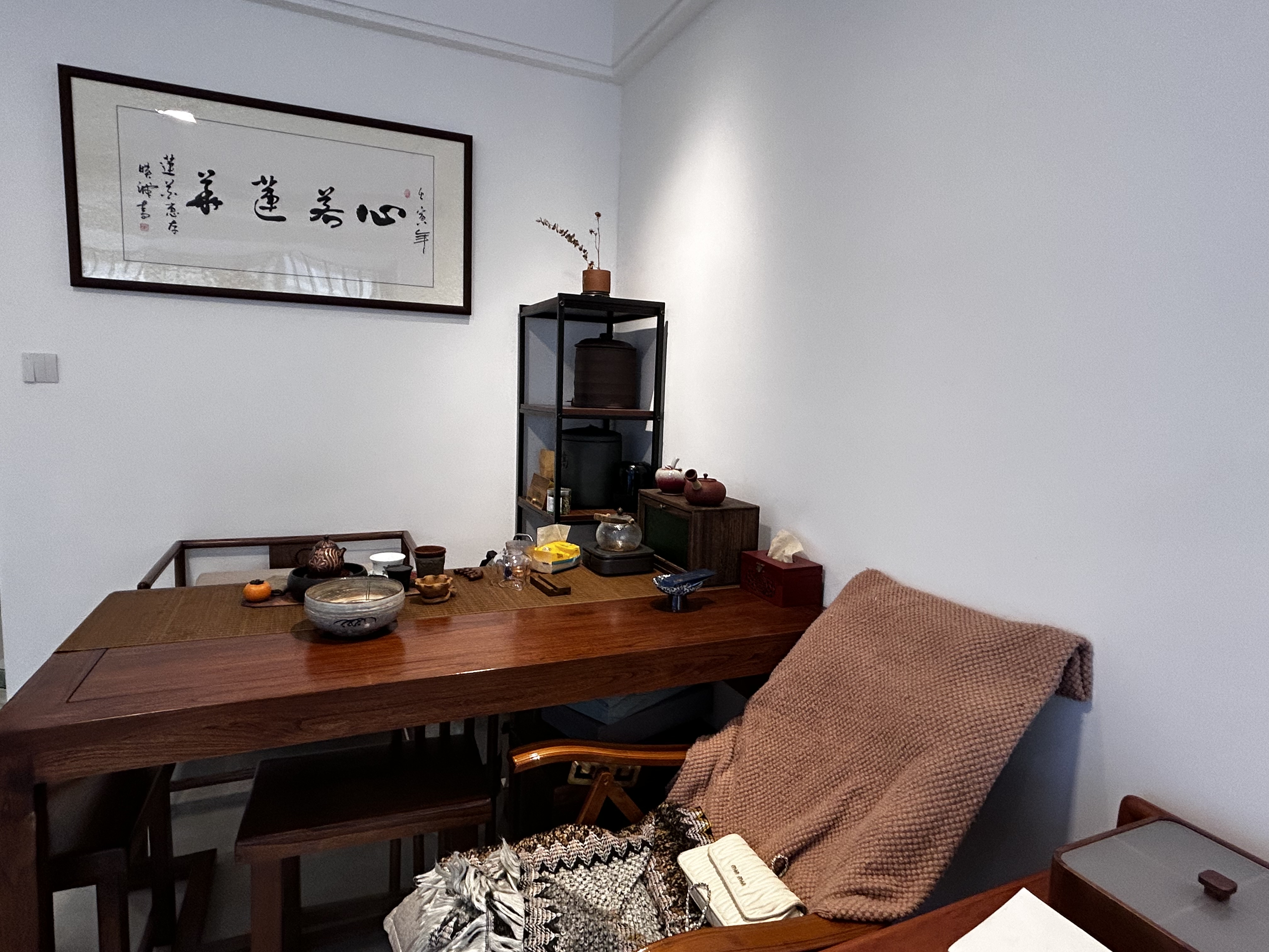 风和日丽，兑口新三中，五小，全新装修，业主是老师，因考虑卖房换大户型，忍痛割爱