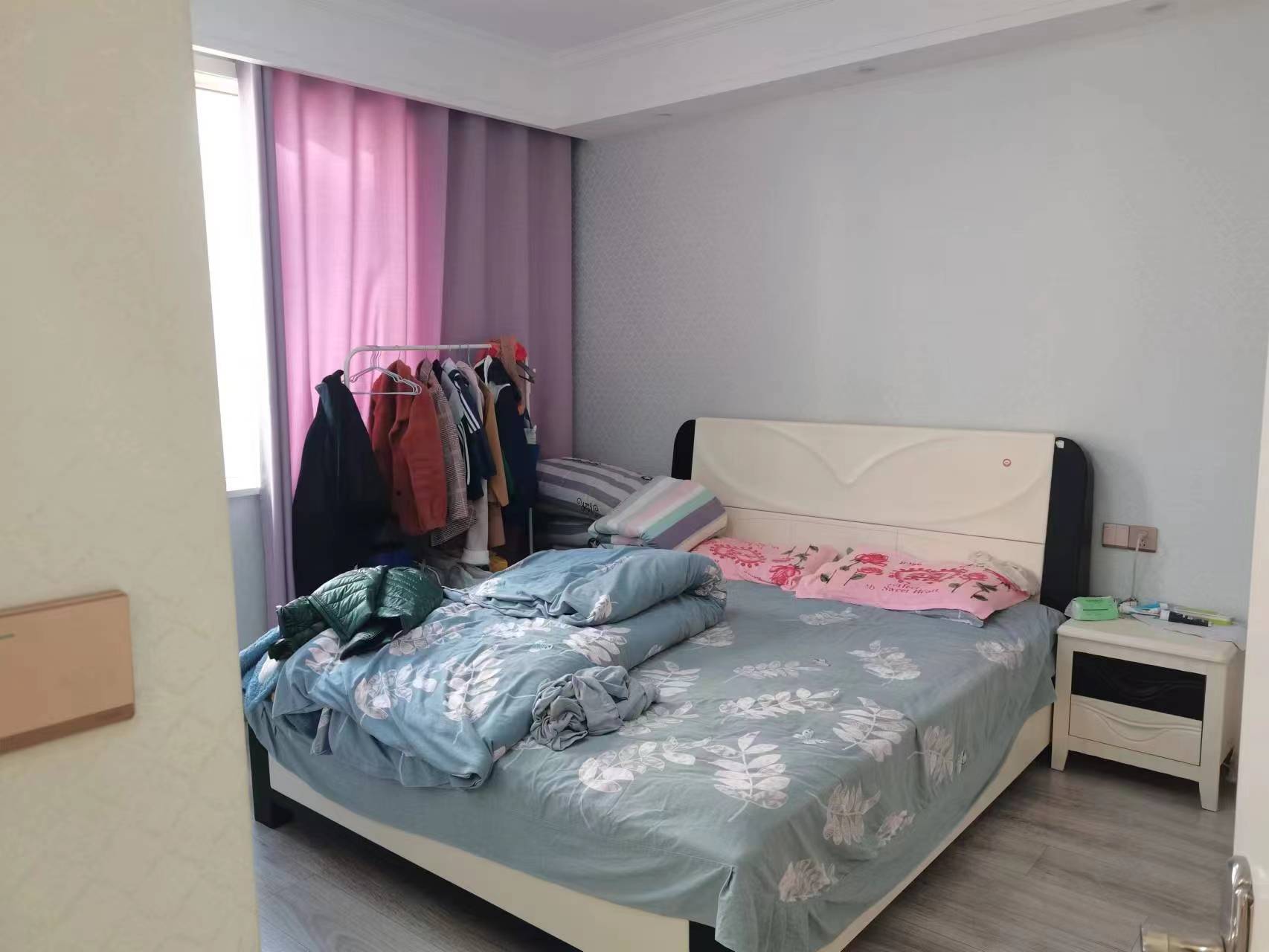 中央华府.精装三房.中间楼层.