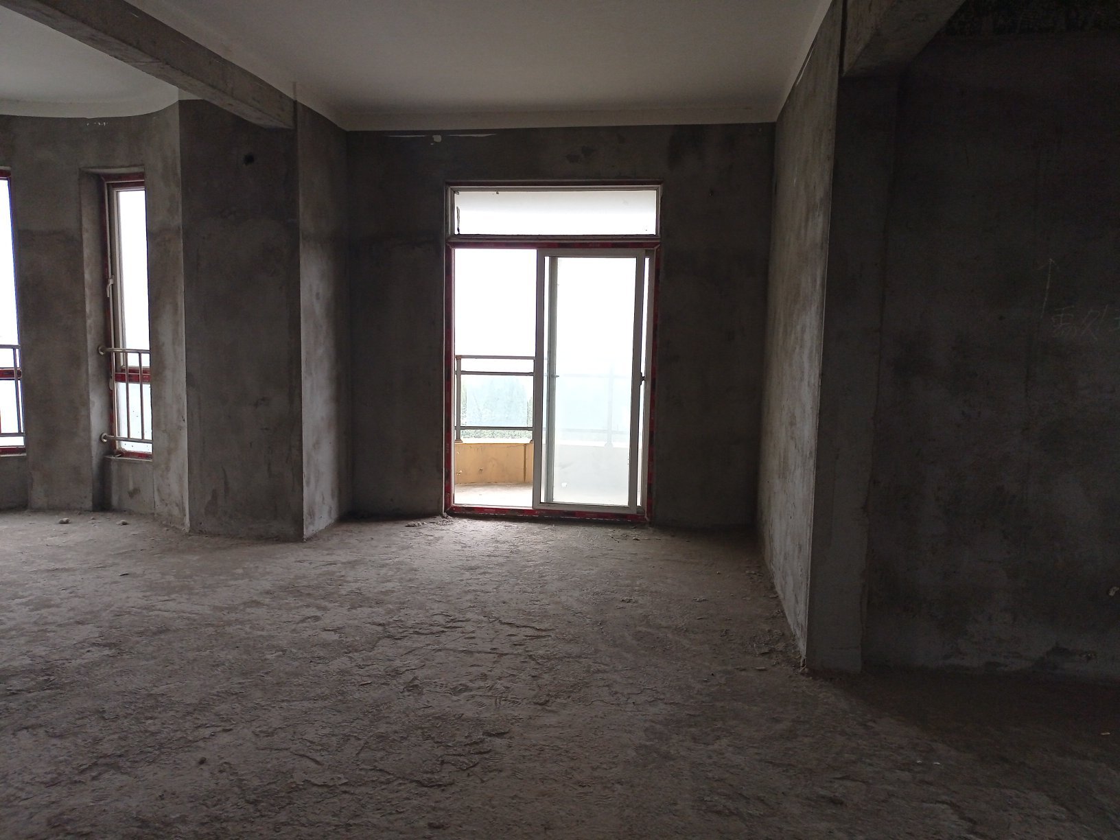 公园旁的家 城东公园世家135平 毛坯4房76万 证件满二 有钥匙随时看房 单价才5600 要的速度