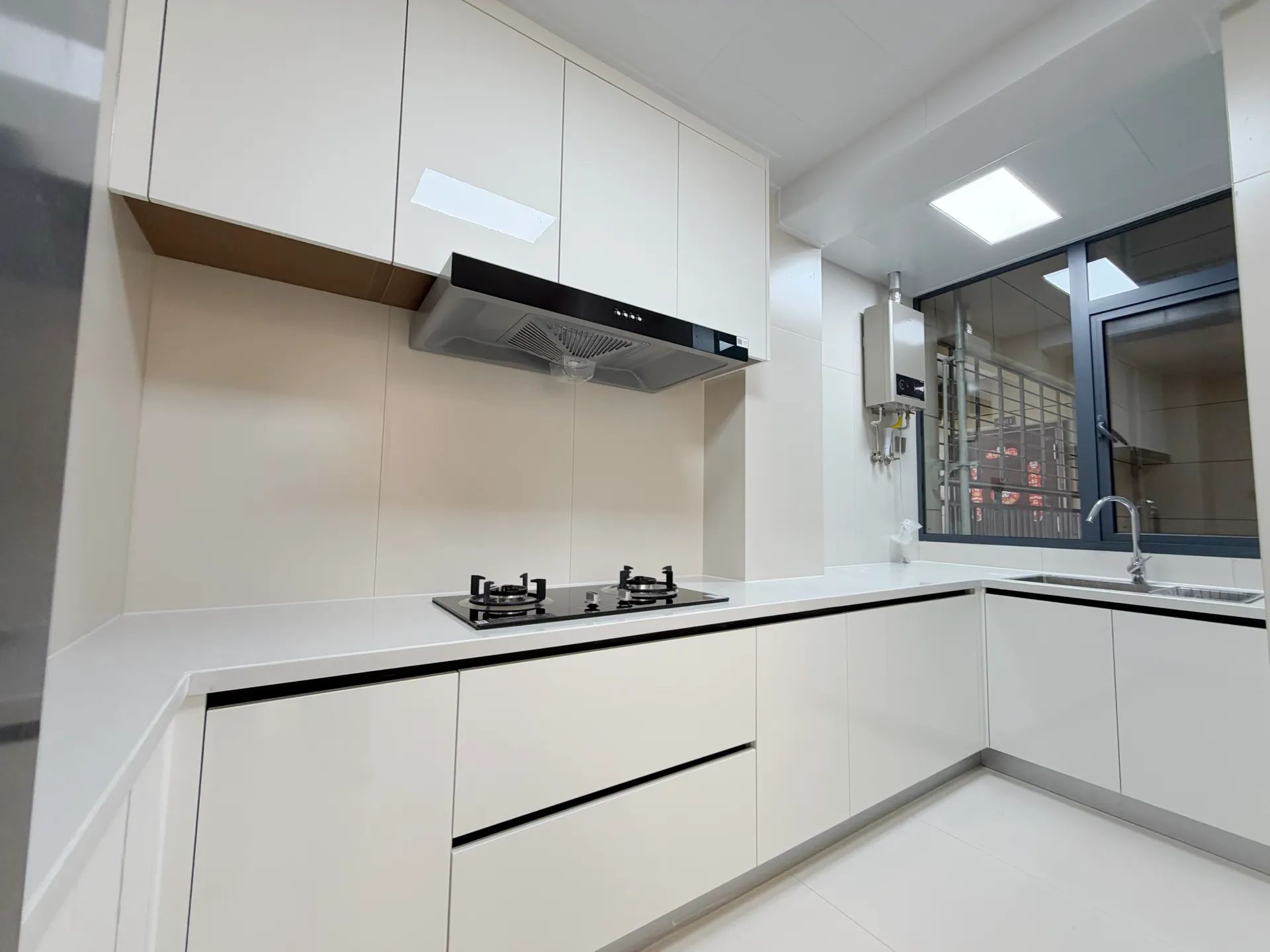 御湖世家122㎡南北通透三房｜精装拎包入住，赠送地下车位，满二税费低