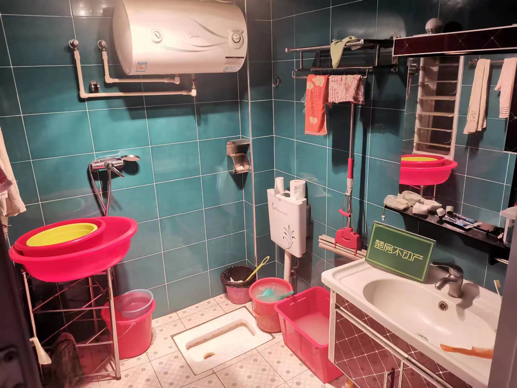 步行街云鼎酒店后面润心小区步梯三楼超短十年房龄，有院子可停车