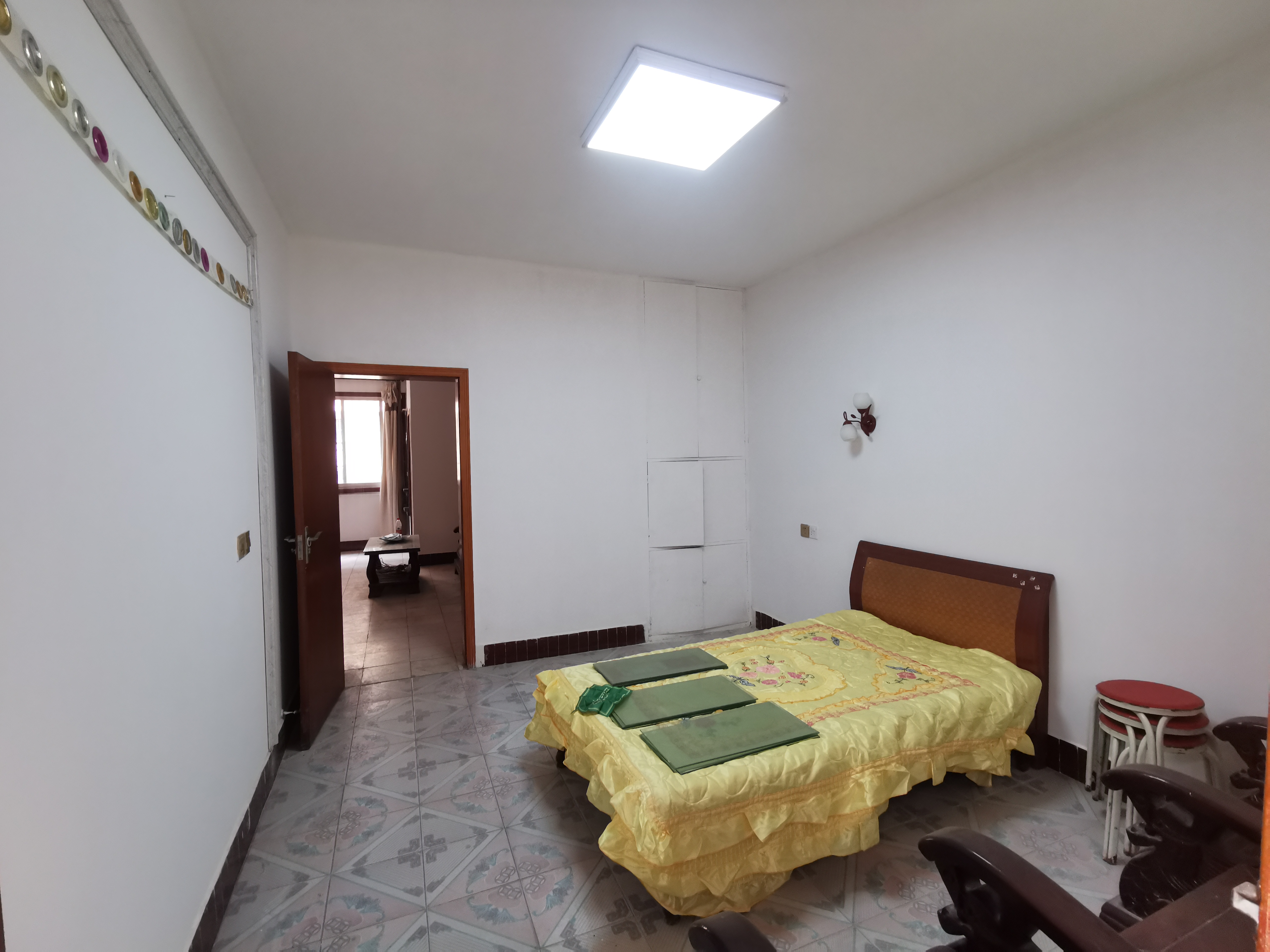 老城区油炸湾菜场旁红星里机械厂宿舍三房四楼诚心出售看房有钥匙