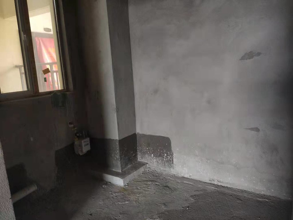 南城蓝天新城中间户型毛坯三室两厅两卫朝南小区环境好房屋质量过关