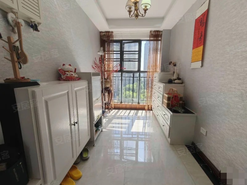 ？降价了，亏本出售，和合国际，电梯好楼层，单价5038，全屋暖气片，精装四房二卫送入户花园证满五