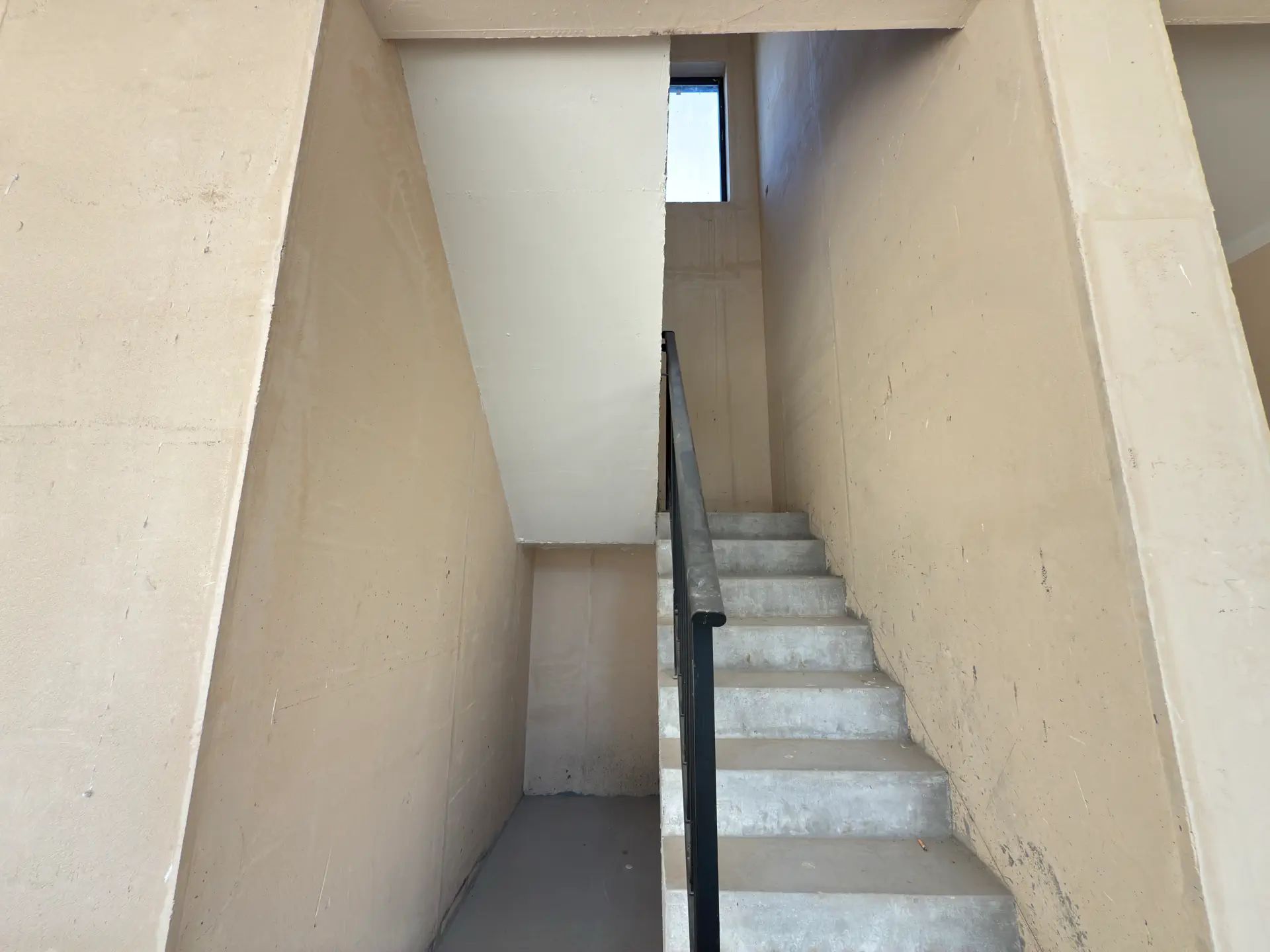 诚心出售。吾悦，叠墅，位置好日照强，业主诚心出售