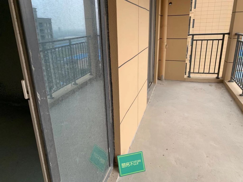 森林国际.毛坯大三房.南北通透双阳台.证件满二.看房方便