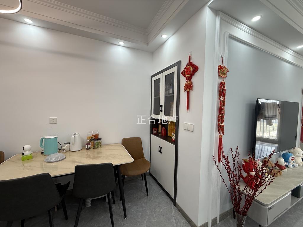 急售，城南，元泰未来城C区，精装小三房，电梯好楼层，拎包入住，成色新，证满二