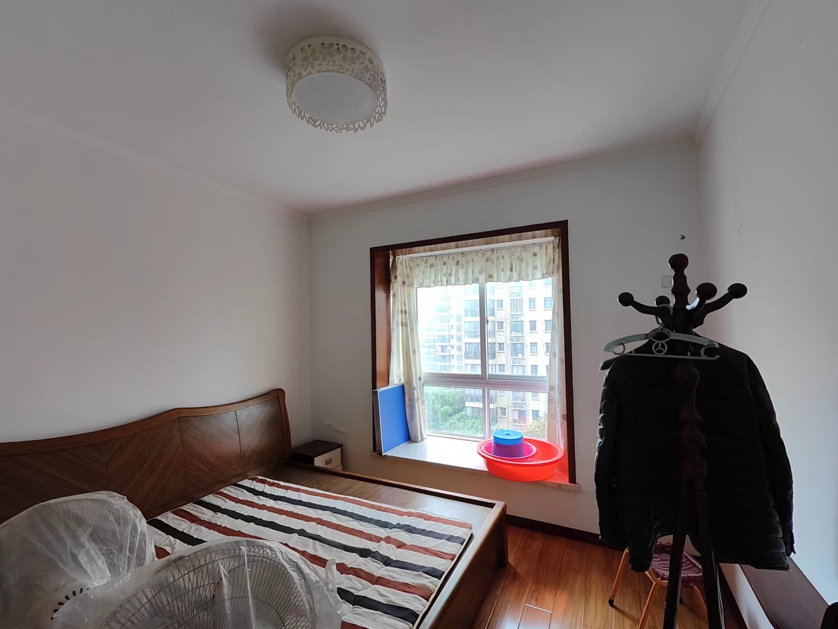 三丰鼎城好房子来了，三房两卫楼层通风采光好，家电齐全拎包入住