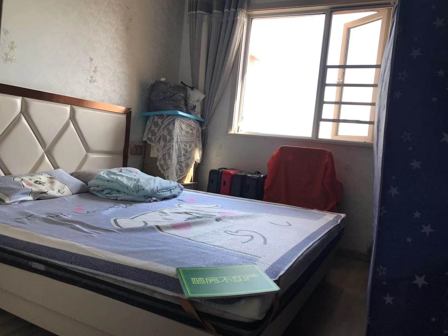 满庭春供暖房证满二精装卖毛坯价配套齐全精装四房边户户型好诚意出售