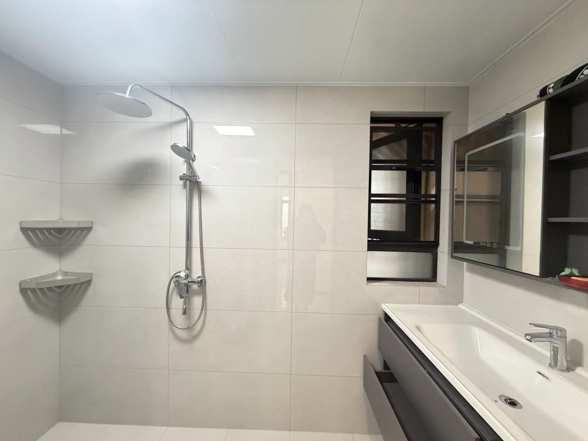 城南，吾悦华府，现房，精装房3房2卫，一天未住，4月份满二，好楼层