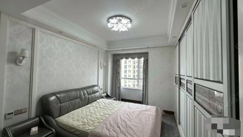 和合国际5期，单价5200，边户，精装三房，诚心出售，证满二