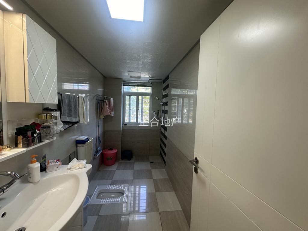 ？降价了，福星城，精装三房，9成新，全屋中央空调带供暖，证满二