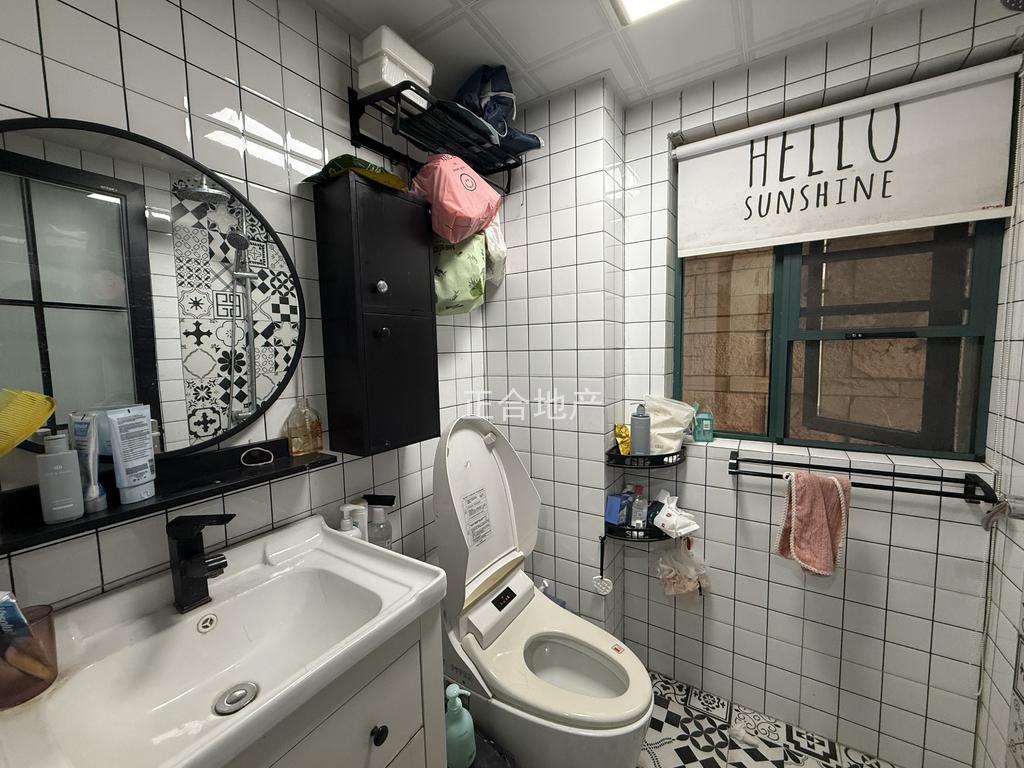 诚心出售，新城一号5期，洋房，精装三房，成色新，南北通透，户型好，证满二